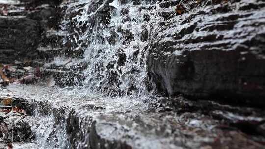 水流 小溪 流水 水滴 山区 高山 岩石