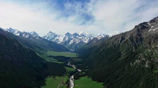 夏塔景区木札特峰昭苏伊犁雪山林场