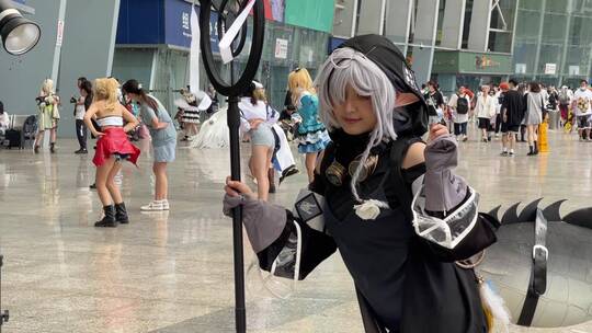 二次元cosplay漫展现场小姐姐舞蹈现场拍照