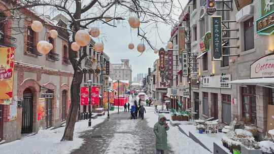 山东青岛老城区中山路栈桥上街里雪景