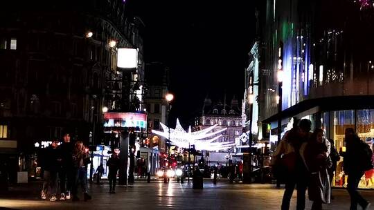 延时拍摄伦敦夜晚繁忙的街道