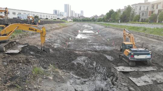 缺水干裂干涸土地裂开河道干枯4K航拍