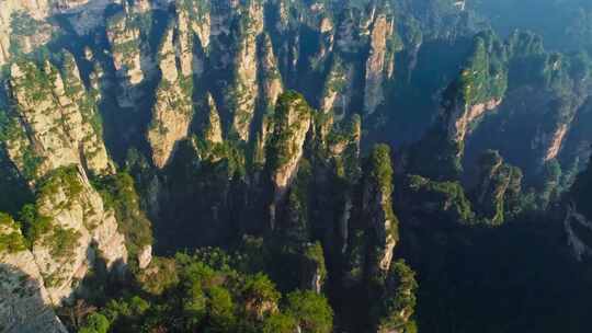 航拍张家界旅游风景石峰林立震撼地貌视频素材模板下载