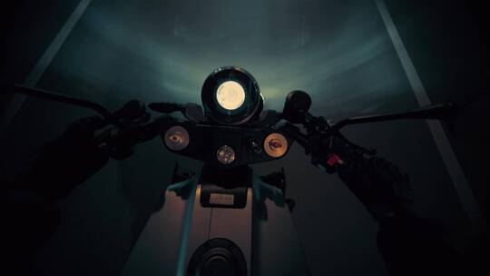 摩托车手在深夜飙车视频素材模板下载