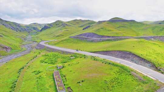 新疆阿勒泰G219国道草原风景航拍