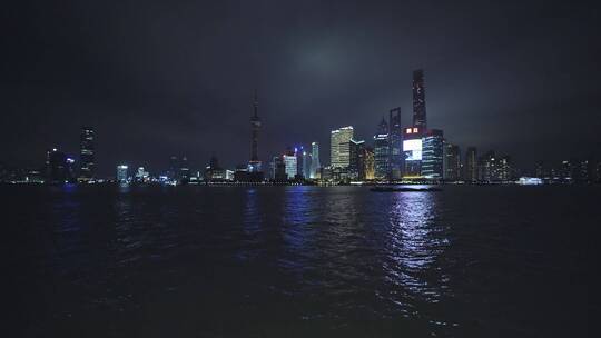 上海黄浦江景与陆家嘴金融区建筑风光夜景