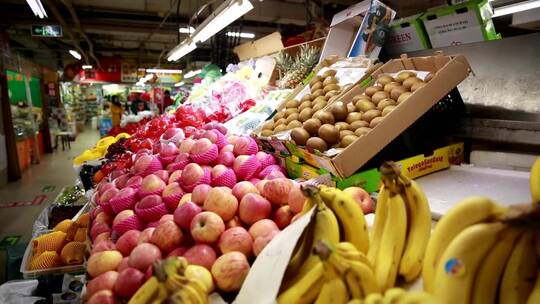【镜头合集】水果市场卖草莓猕猴桃芒果