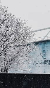 北京798艺术区冬季雪景初雪老厂房工厂