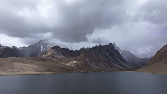 西藏山南羊卓雍措圣湖神湖蓝色高空航拍