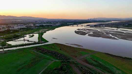 航拍宁夏石嘴山夕阳下的黄河湿地石嘴子公园