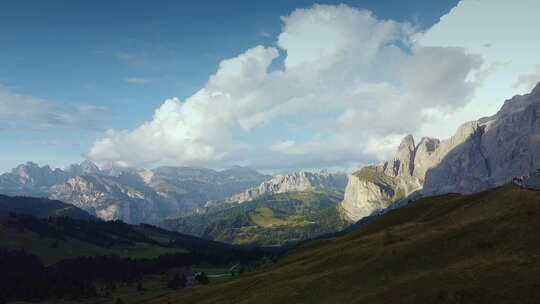 意大利阿尔卑斯山白云石的无人机鸟瞰图