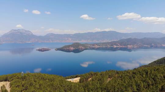 自驾游航拍蓝色泸沽湖美景