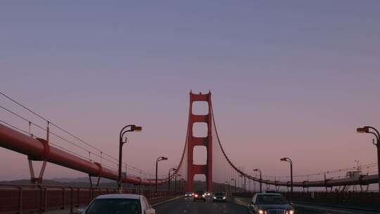 大桥吊桥拂晓城市景观视频素材模板下载