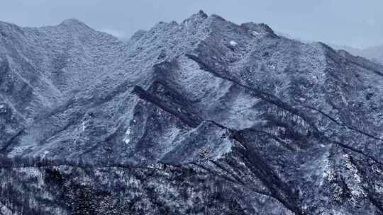 秦岭冬天下雪 白雪皑皑