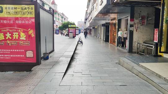 疫情小区门店步行街路上行人街头景象