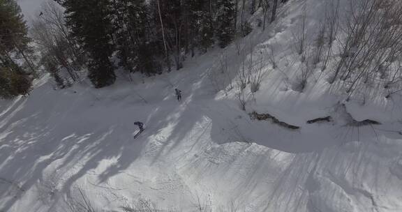 滑雪道上的游客4K航拍素材