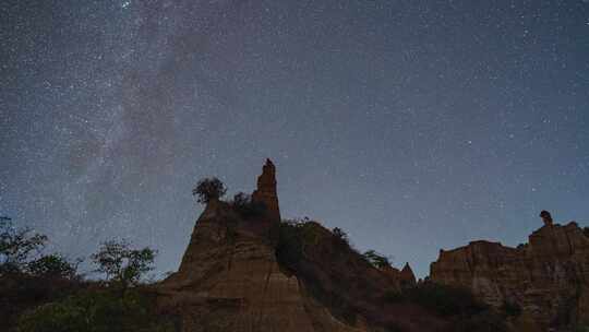 2023双子座流星雨元谋浪巴铺土林星轨延时