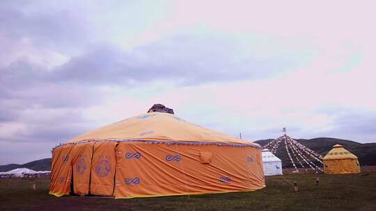 草原上的帐篷