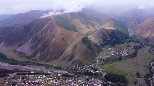 秋天空中的山村