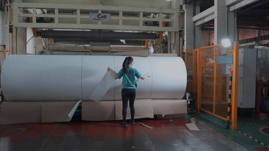 广东工厂视频东莞造纸厂卷纸出厂检测取样