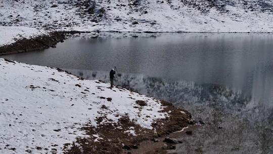 青海互助浪士当雪山湖泊航拍视频