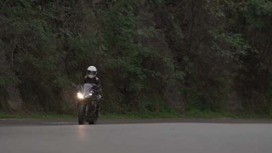 骑摩托车骑手骑士摩托车骑士精神骑行大片视频素材模板下载