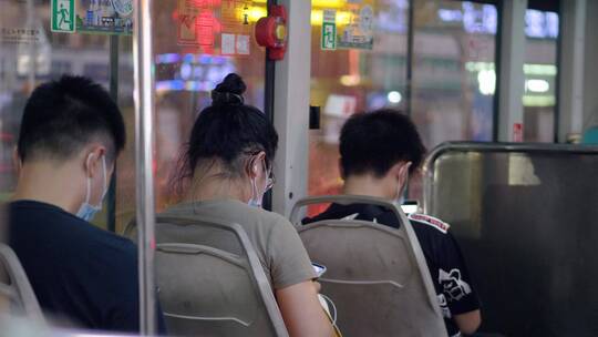 广州城市夜晚乘坐公交车带原声4k视频素材视频素材模板下载