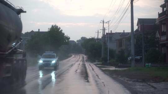 下雨天乡村公路行驶汽车记录仪驾驶第一视角