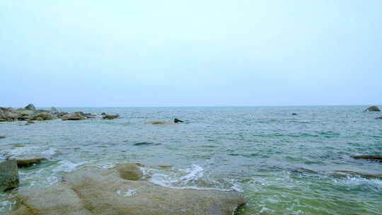 海边巨石礁石滩海滩灯塔视频素材模板下载