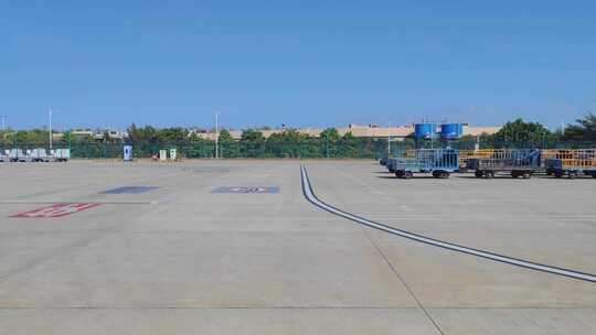 厦门高崎国际机场停机坪的公务机私人飞机