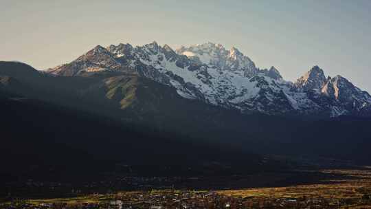 8K炸裂顶级航拍-白沙古镇玉龙雪山