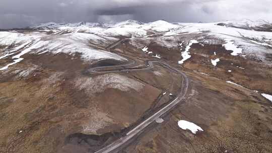 西藏那曲G317川藏北线公路航拍自然景观