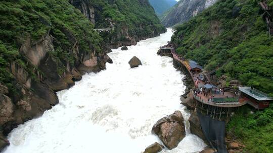 航拍云南丽江香格里拉虎跳峡