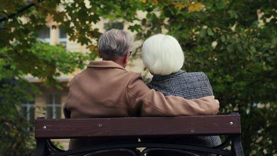 老年夫妇幸福生活视频素材模板下载