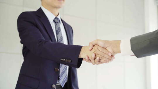 商务人士握手、商务合作视频素材模板下载