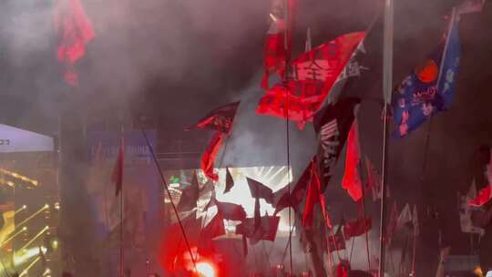 夜晚乐迷冷焰烟火摇滚音乐节大屏幕现场崔健
