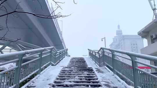 冬季下雪天冻雨雪景