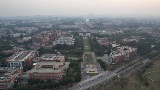 广州大学城中山大学东校区校门教学楼