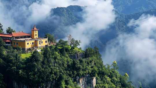 坐落在高山上的建筑景观