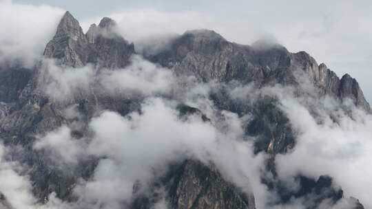 香格里拉虎跳峡震撼云海航拍