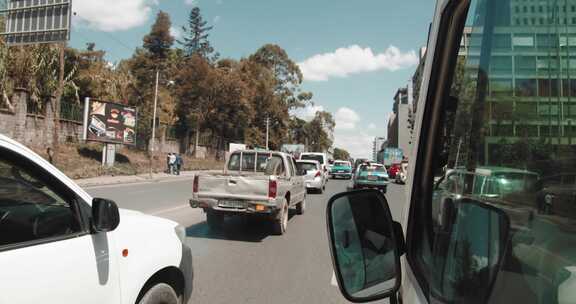 道路上机动车交通的视频片段