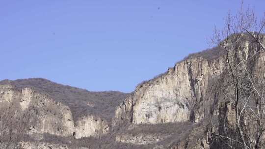 陡峭山脉自然风光