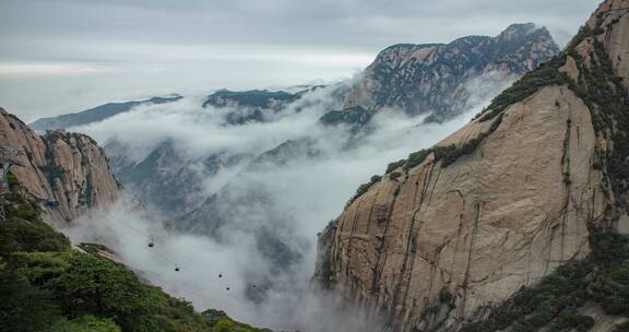 华山北峰索道雨雾