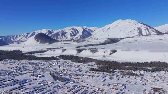 新疆阿勒泰地区禾木村雪景航拍