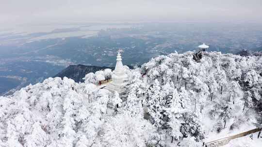 大雪庐山远眺鄱阳