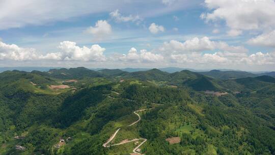 航拍山峰风光