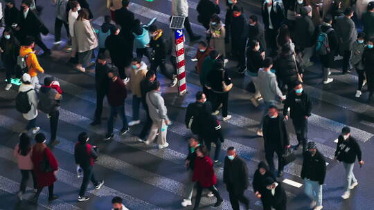 上海 都市 行人过马路