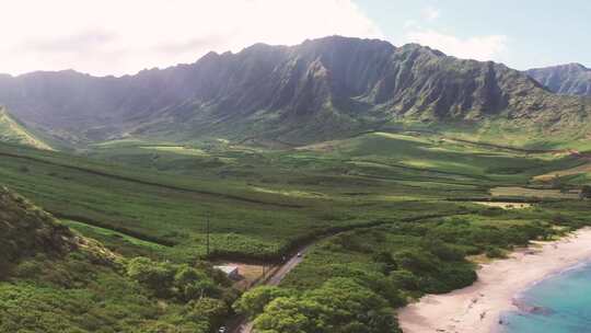 海边山脉的无人机镜头