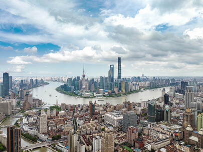 上海黄浦江畔繁华都市全景