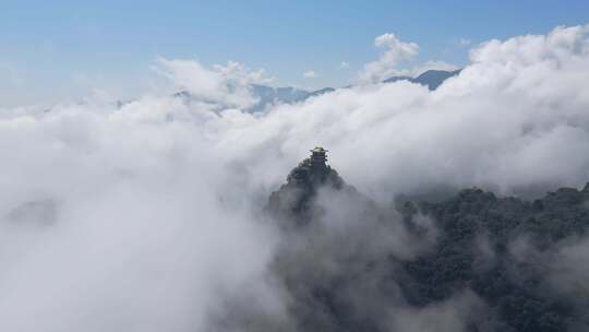 航拍秦岭山中雾气寺庙南五台